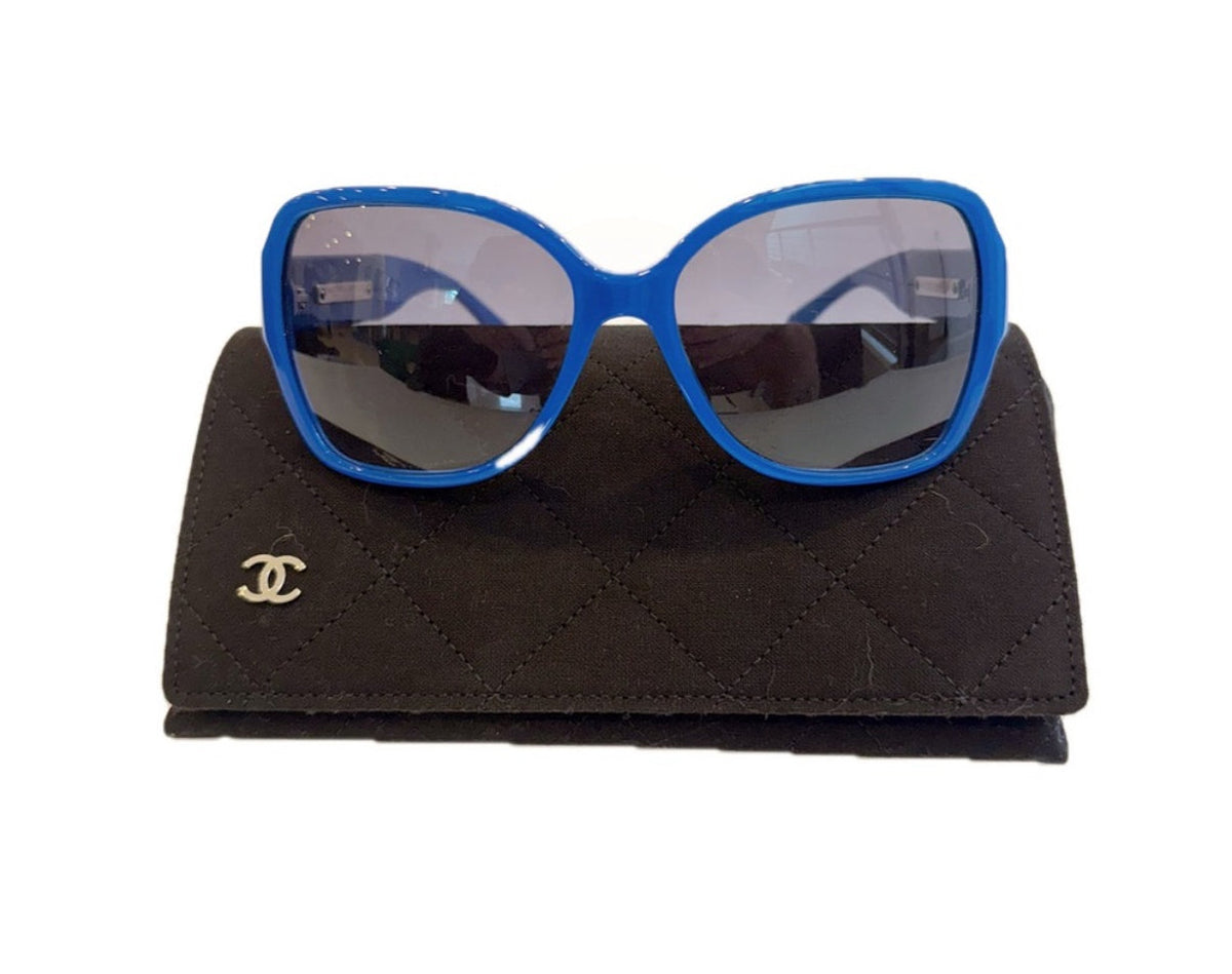 Chanel blue logo sunglasses from the pre-owned designer accessories collection