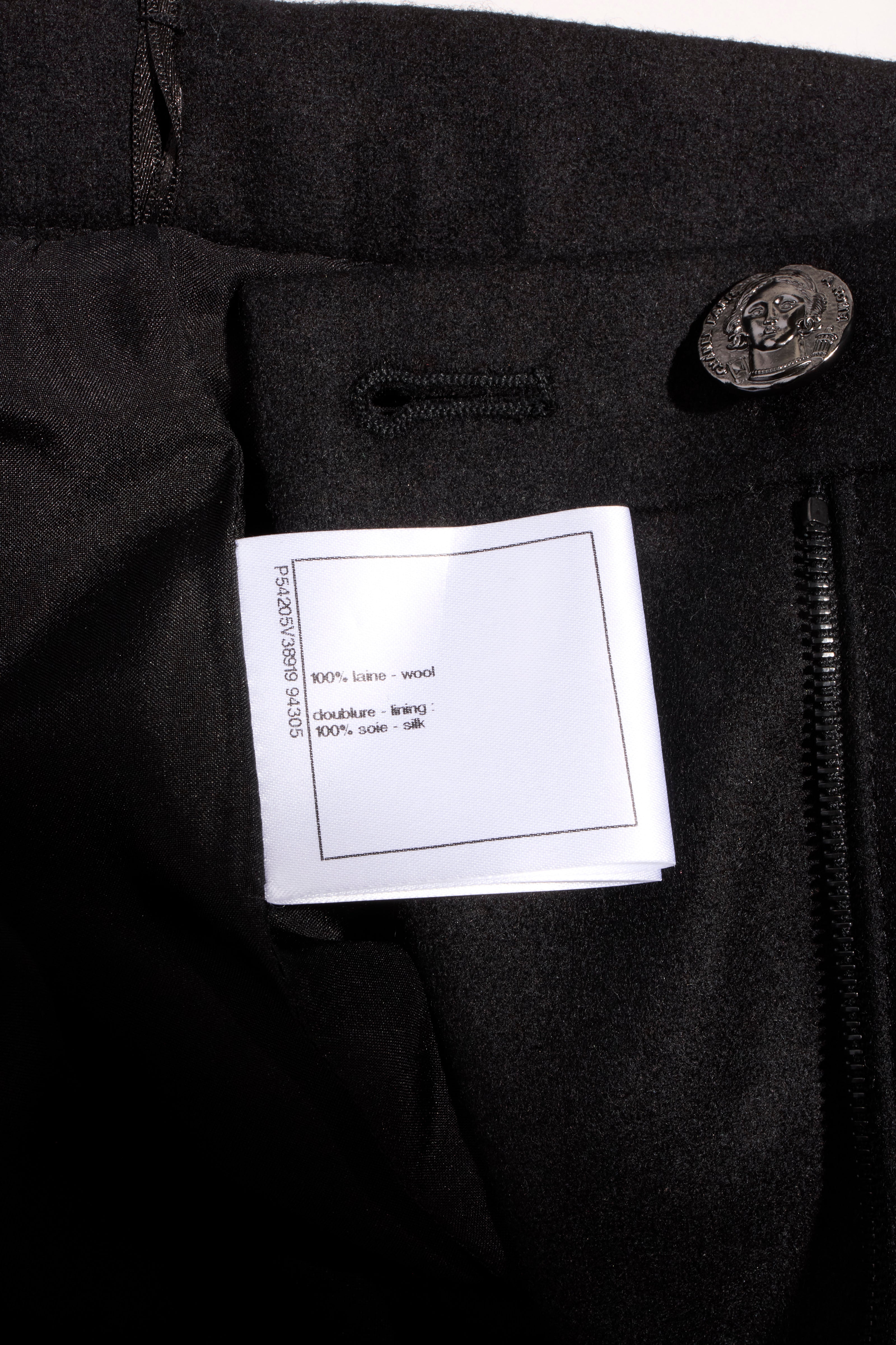 Chanel Black Wool Slim Cropped Pants Size 38 (US 6)