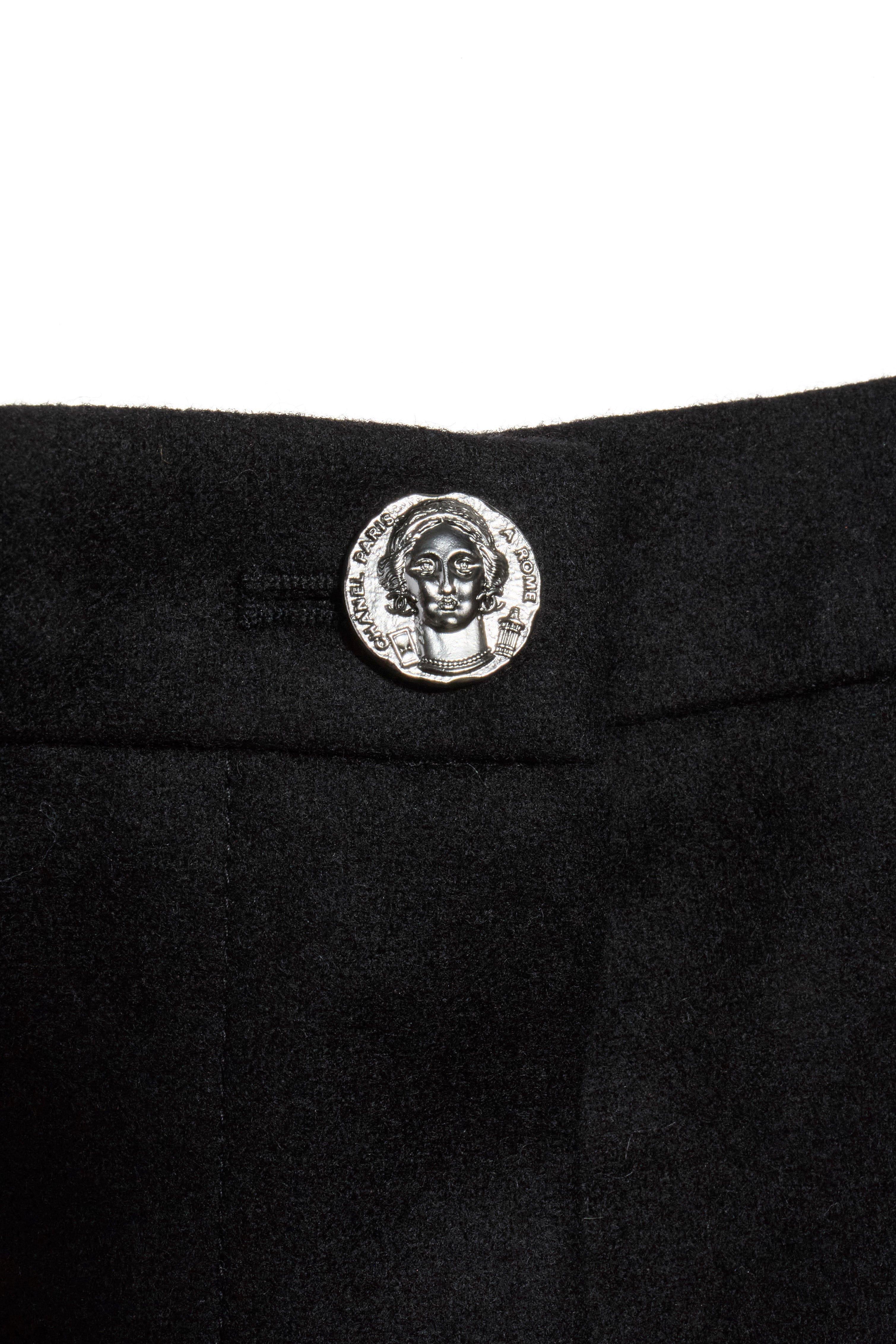 Chanel Black Wool Slim Cropped Pants Size 38 (US 6)