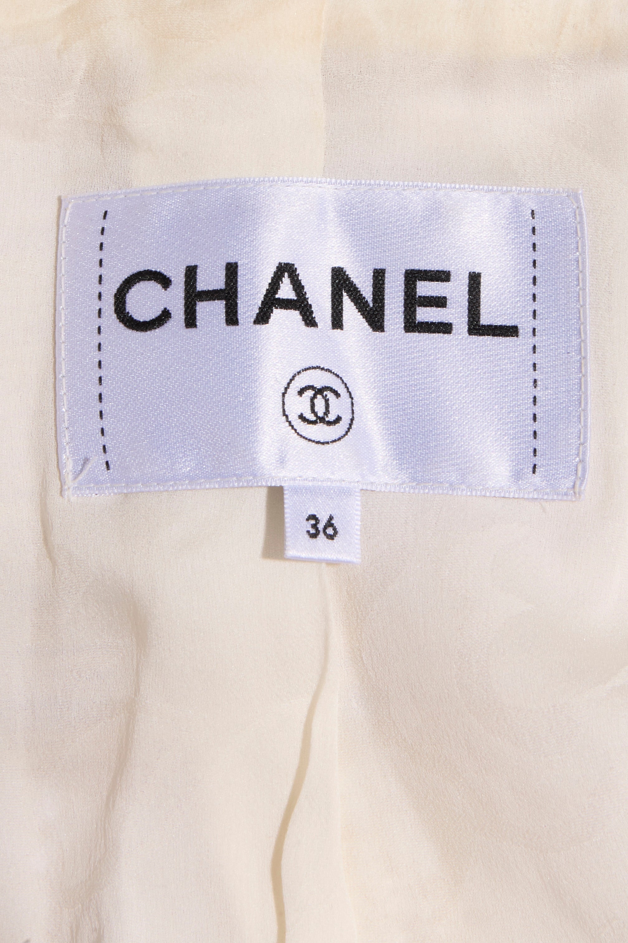 Chanel 2019 La Pausa Runway Cream Bouclé Tweed Suit Jacket & Pant Set Size 36