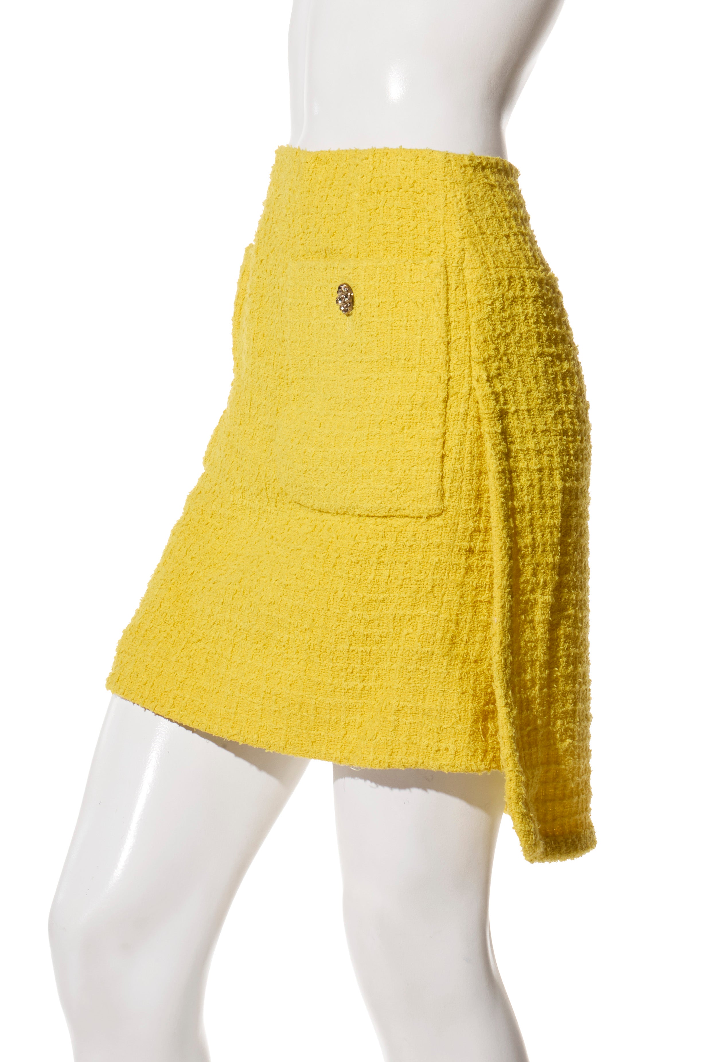 Chanel Spring/Summer 2022 Runway Yellow Tweed Skirt Suit, FR 36 / 34