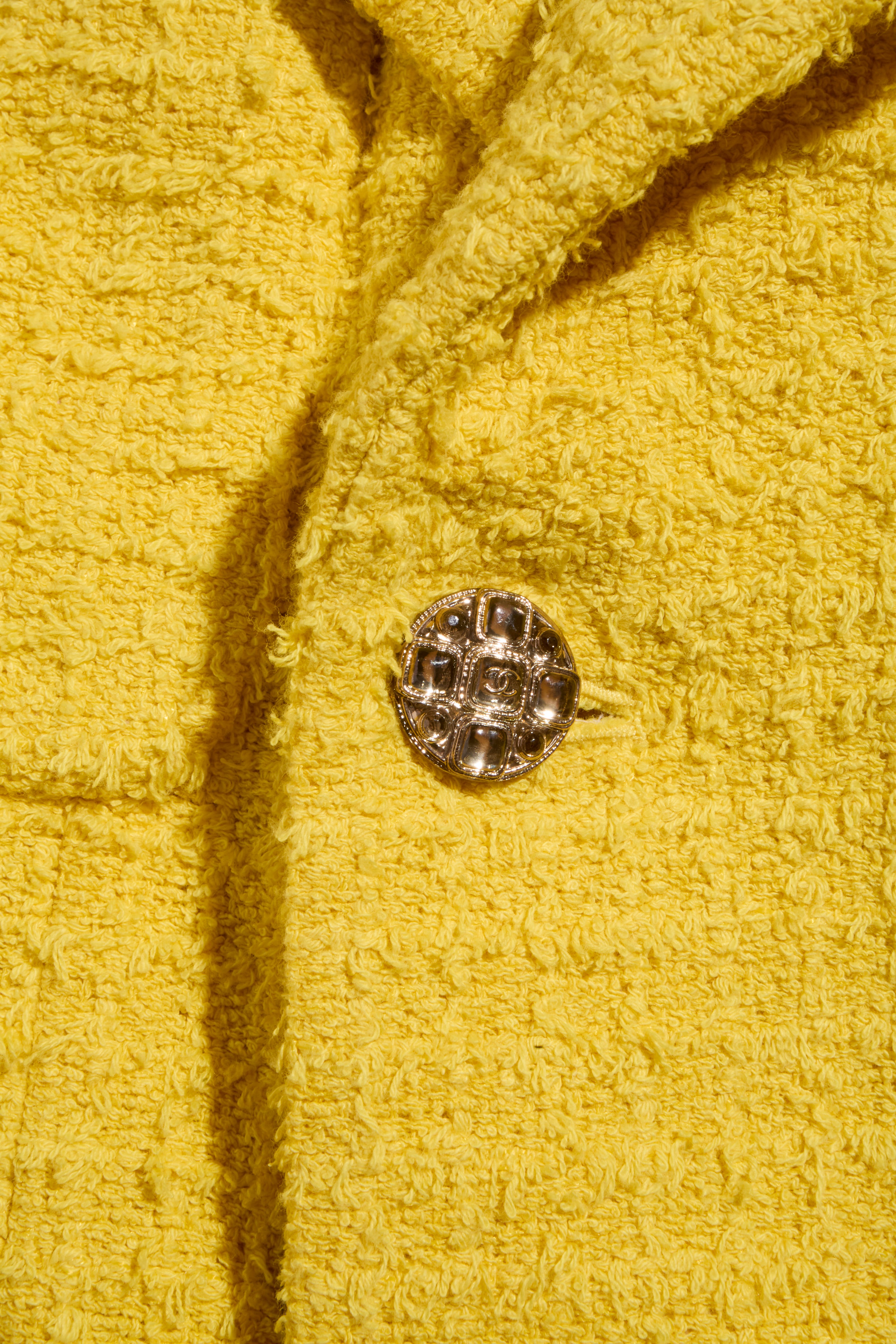 Chanel Spring/Summer 2022 Runway Yellow Tweed Skirt Suit, FR 36 / 34