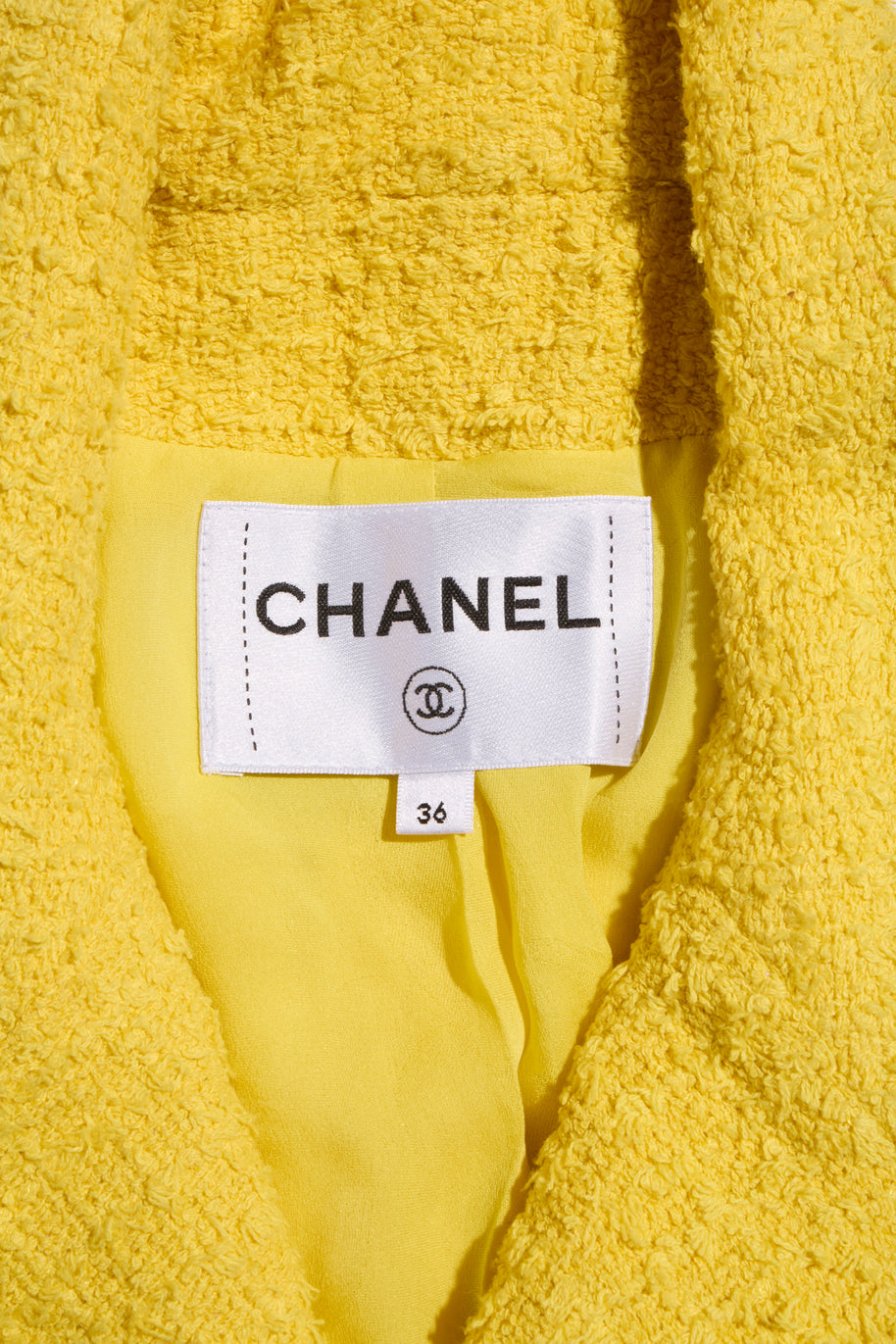 Chanel Spring/Summer 2022 Runway Yellow Tweed Skirt Suit, FR 36 / 34