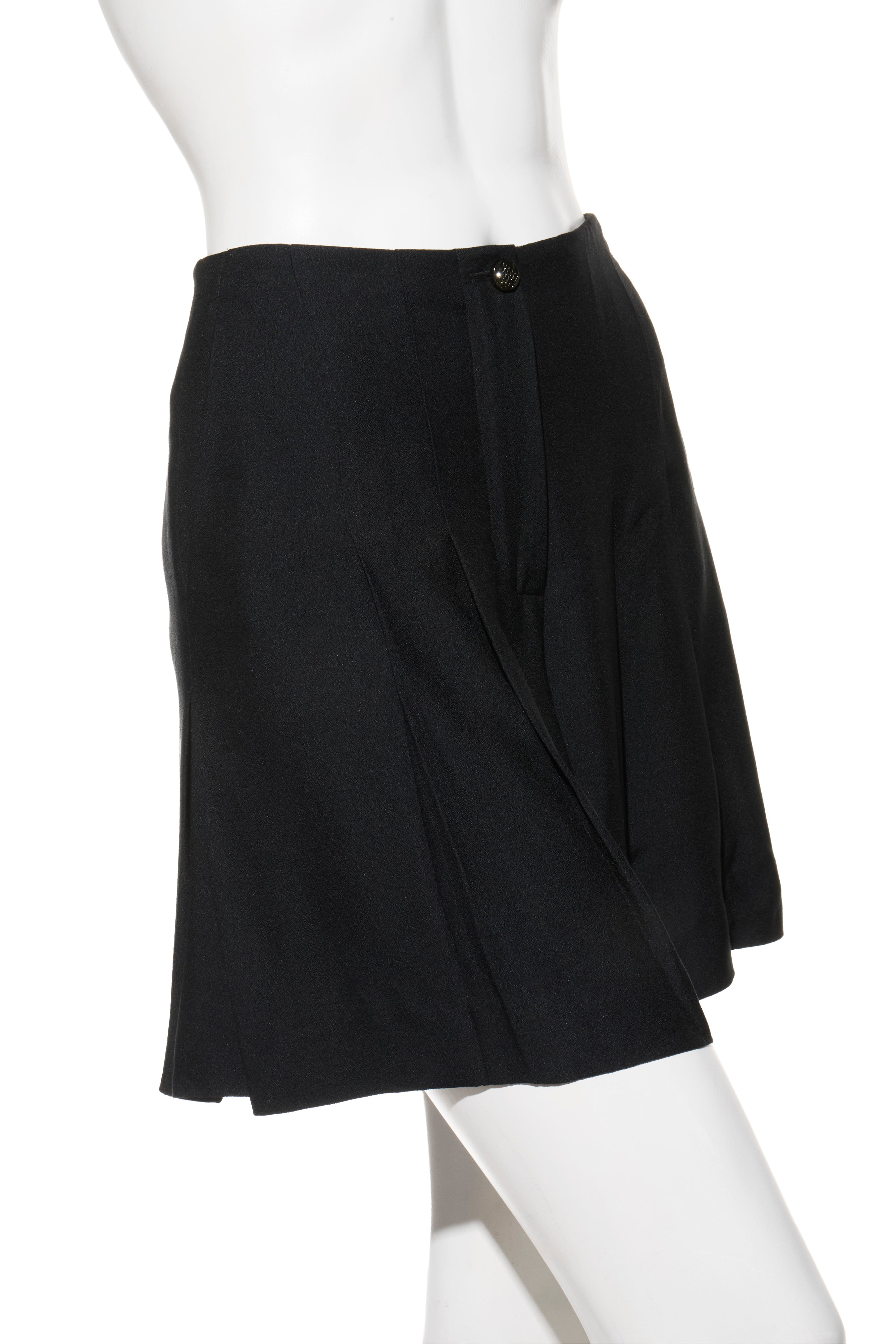 Chanel Spring 2012 Black Silk Pleated Shorts FR 38 (US 6)