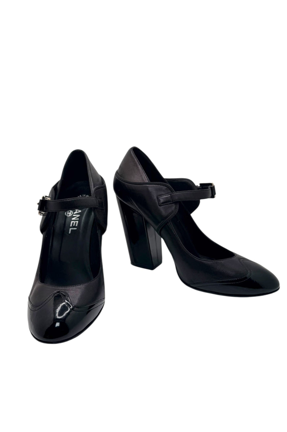 Chanel black and brown leather Mary Jane pumps with patent toe and chunky block heel, front angled view, size 39, made in Italy.