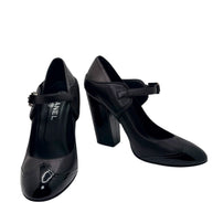 Chanel black and brown leather Mary Jane pumps with patent toe and chunky block heel, front angled view, size 39, made in Italy.