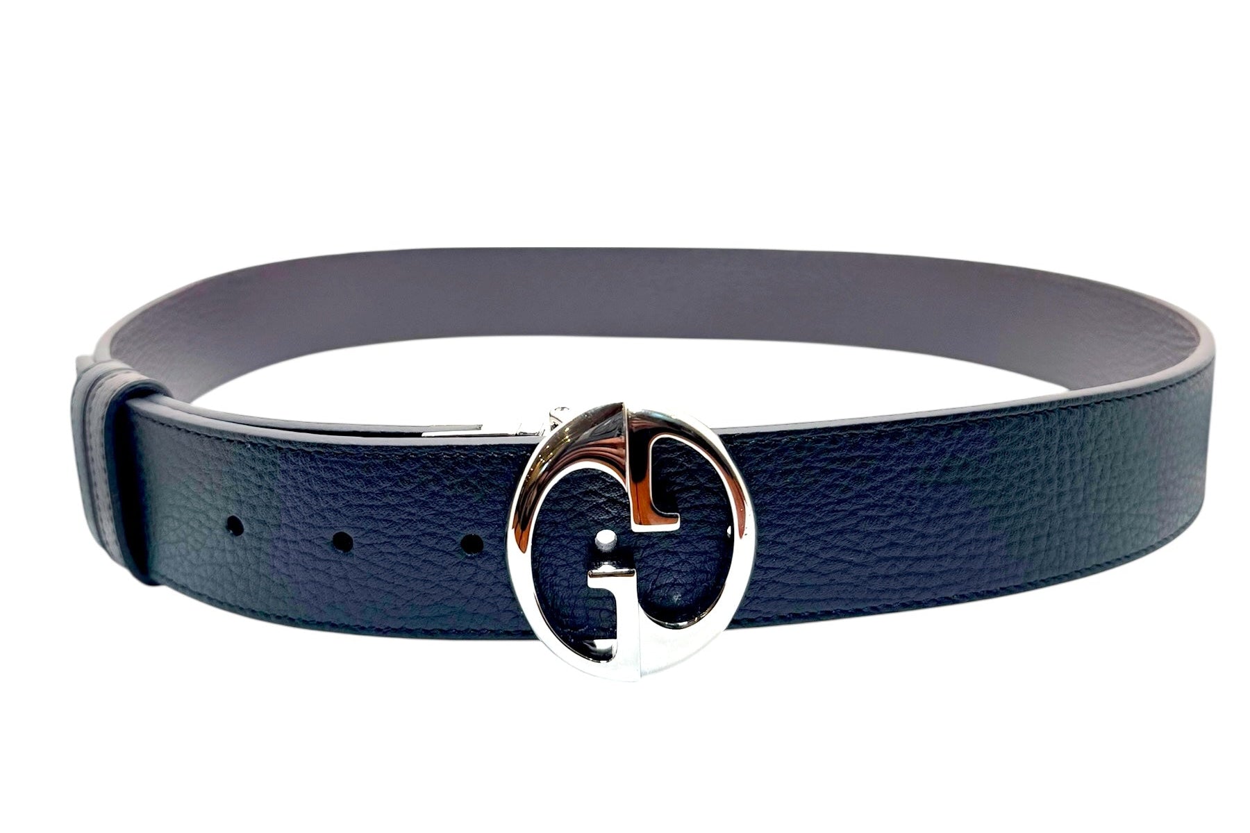 Full length view of Gucci black leather Interlocking G belt size 95 with textured grained finish and signature silver GG buckle.