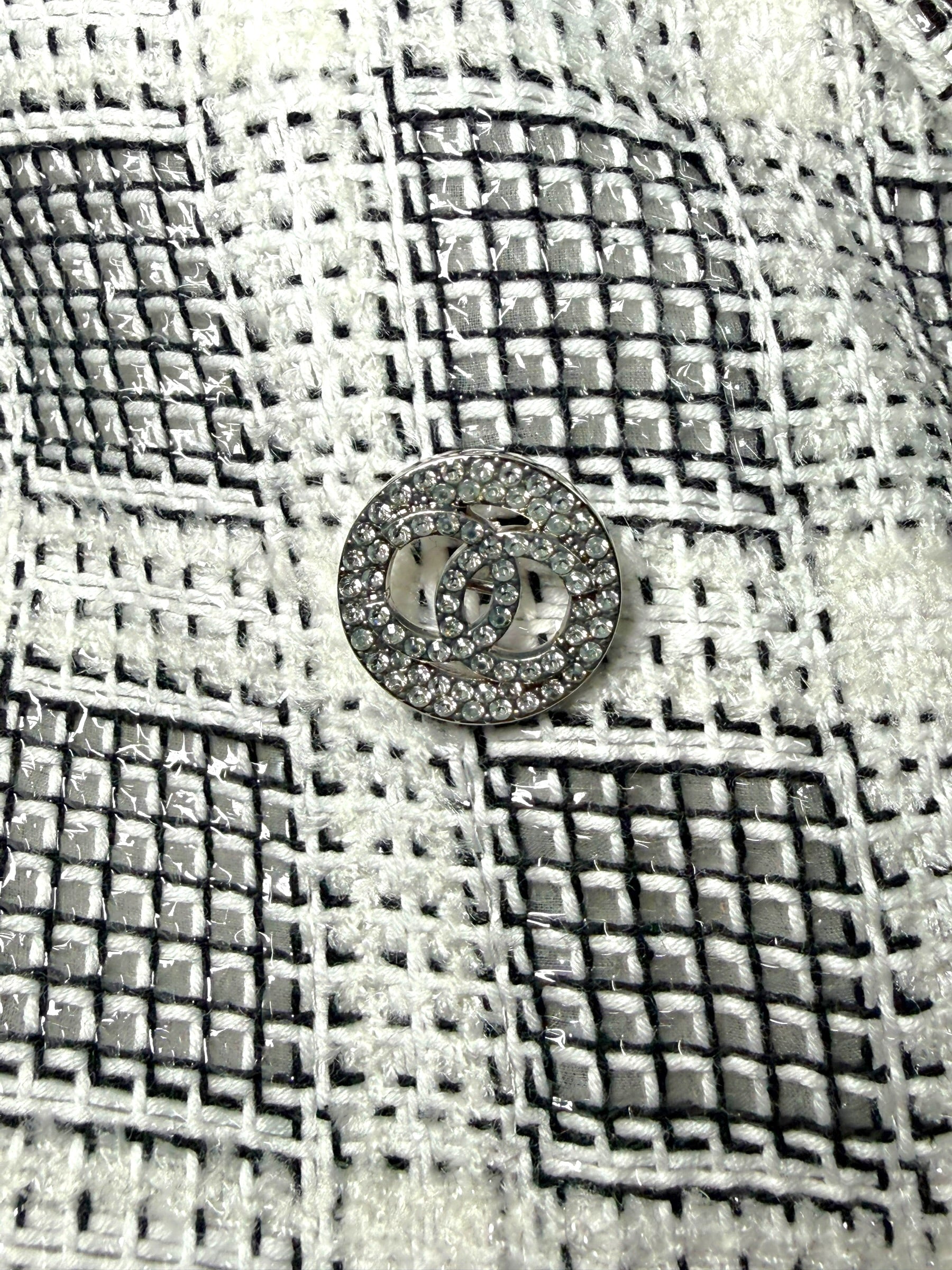 Chanel 2020P Tweed Blazer Dress Jacket FR 36 Ivory Black CC Buttons