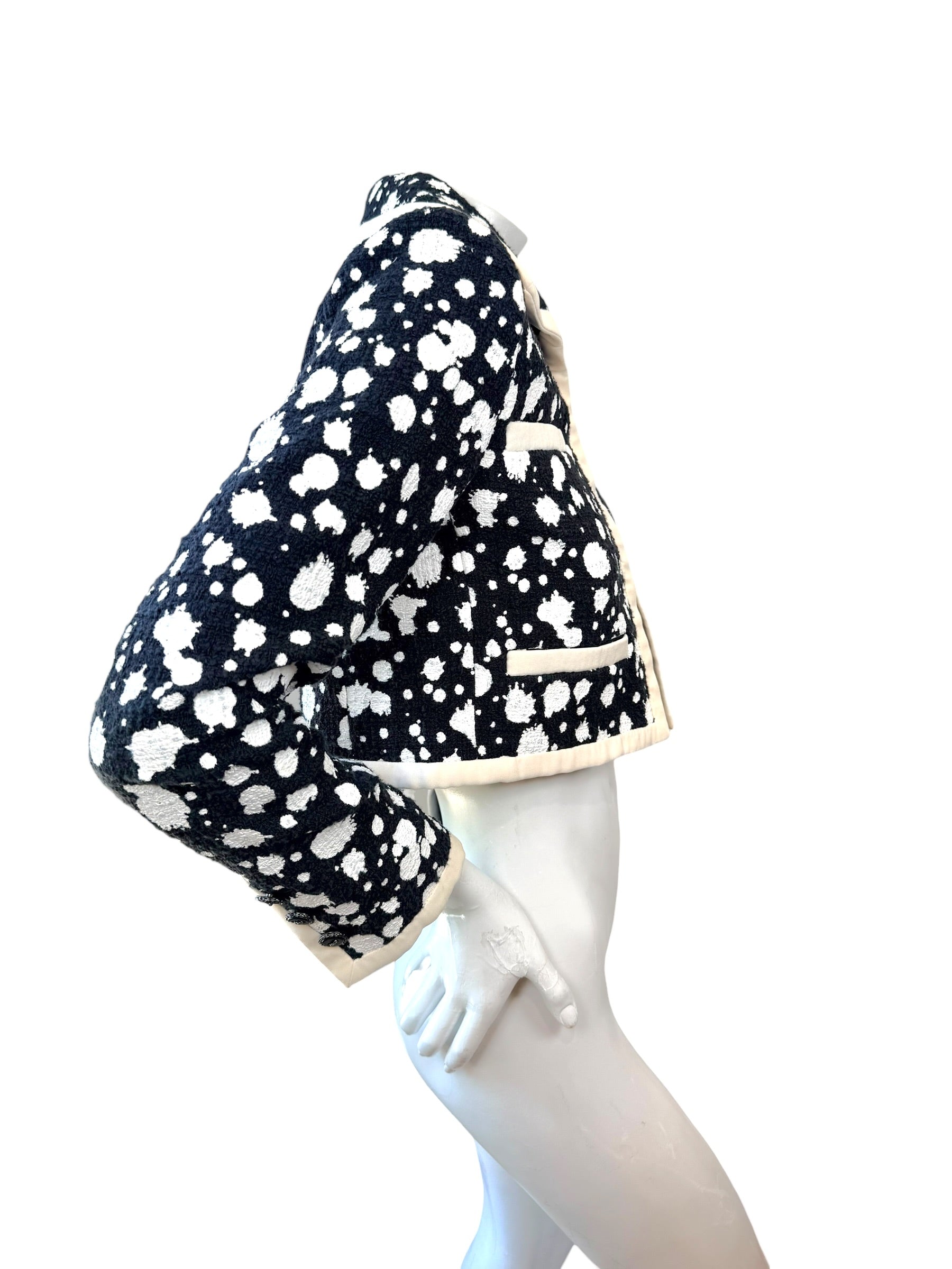 Chanel 2015 Bouclé Cropped Jacket Black White FR38