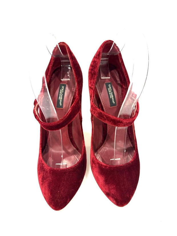 Dolce & Gabbana Red Velvet Mary Jane Pumps Fall/Winter 2016 Collection Size 38.5