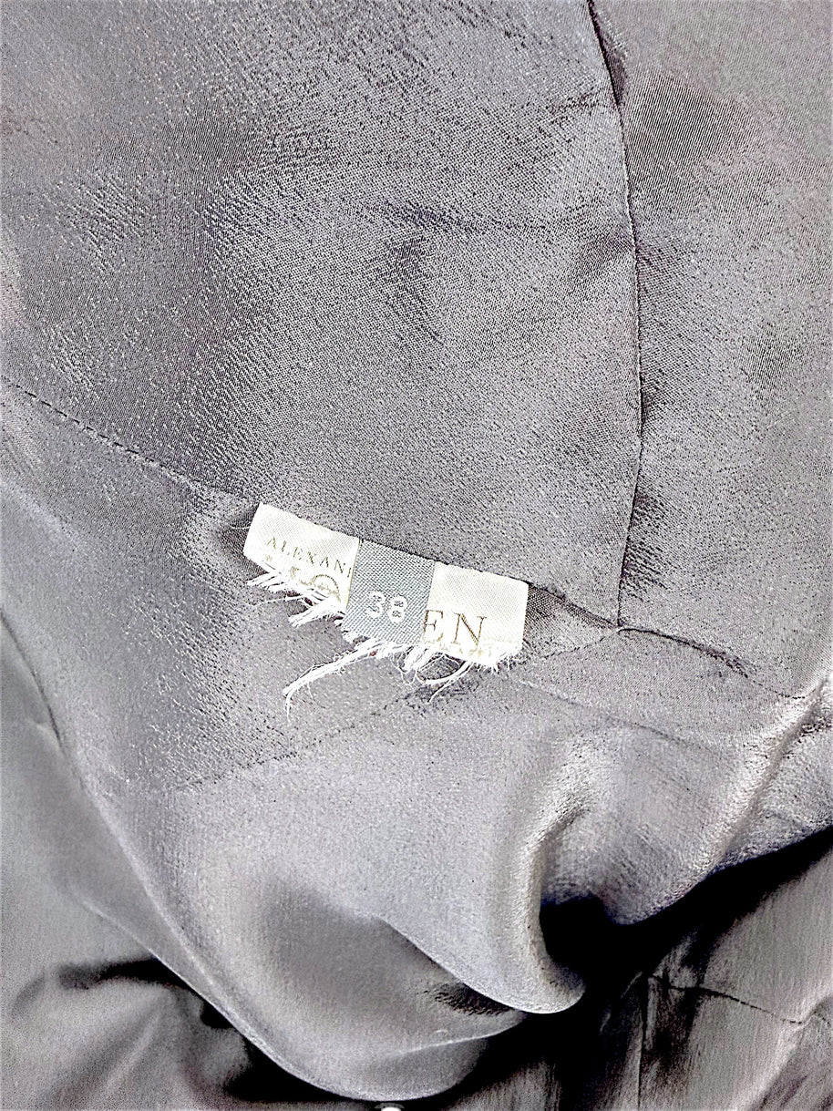 Original Alexander McQueen IT 38 size tag with the composition label removed by the previous owner for comfort.