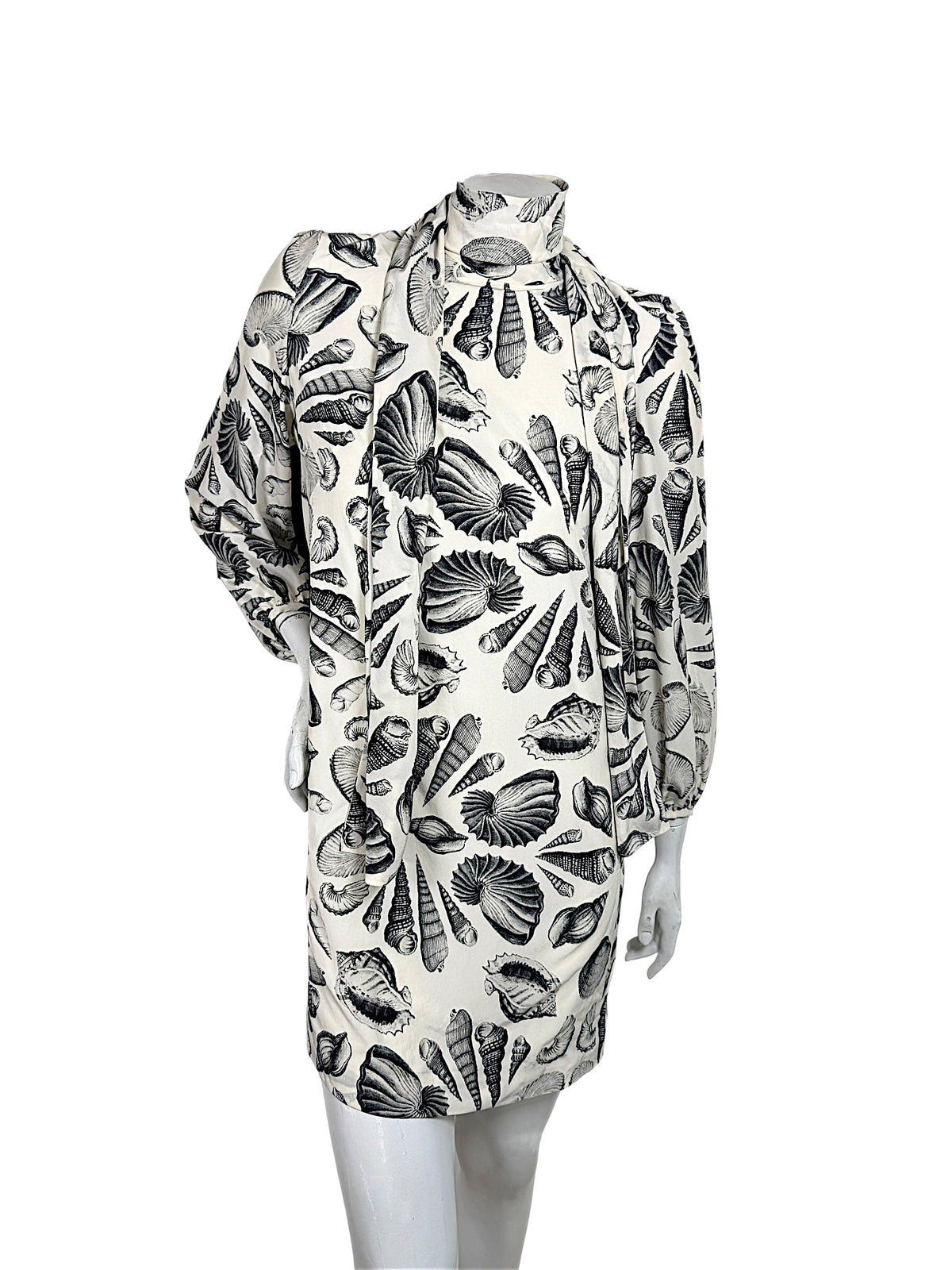 Alexander McQueen Resort 2019 ivory and black seashell print silk scarf-tie mini dress front view