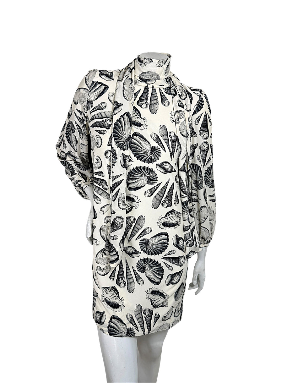 Alexander McQueen Resort 2019 ivory and black seashell print silk scarf-tie mini dress front view