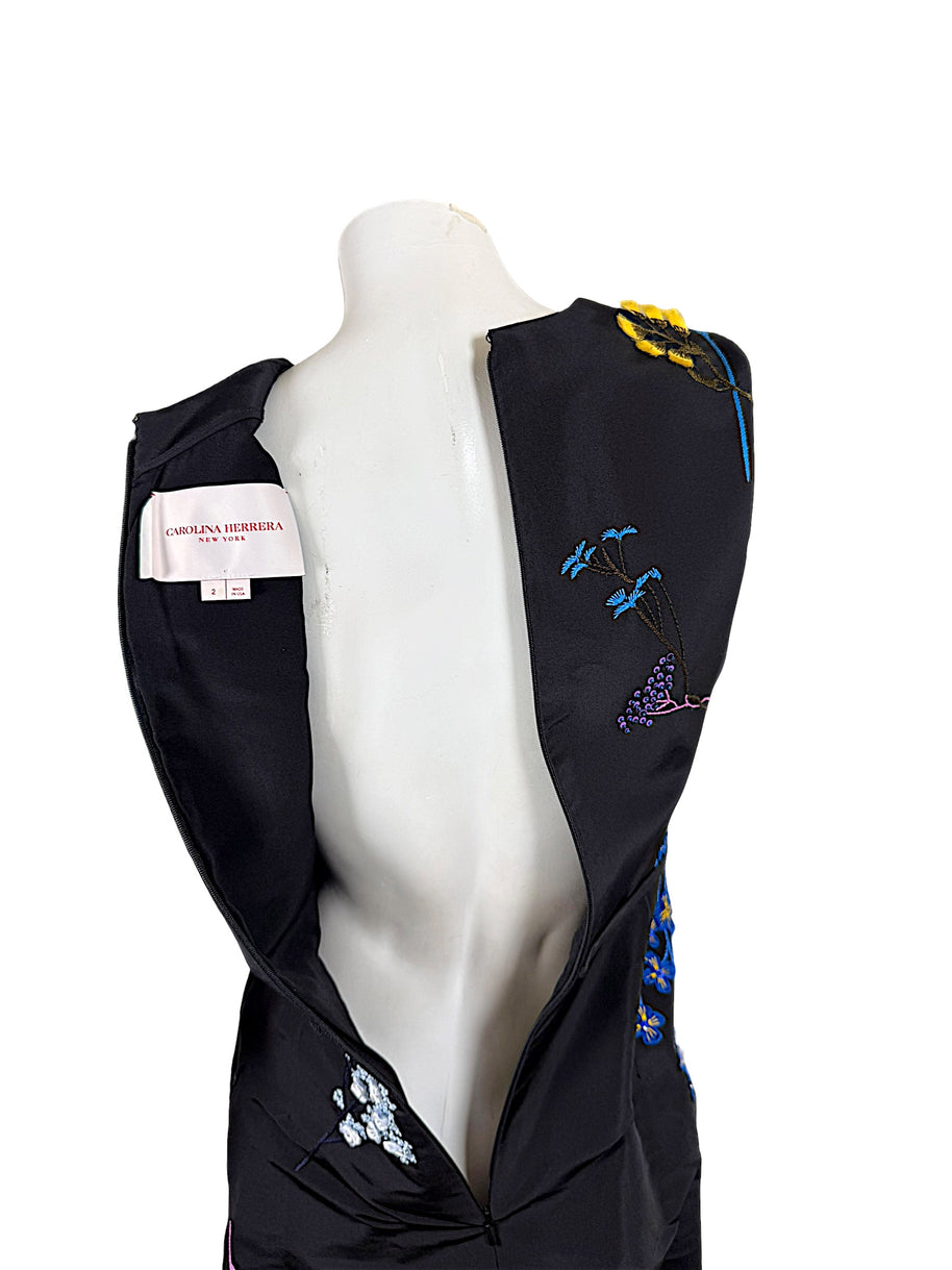 Carolina Herrera black silk floral embroidered dress interior with designer label and back zipper