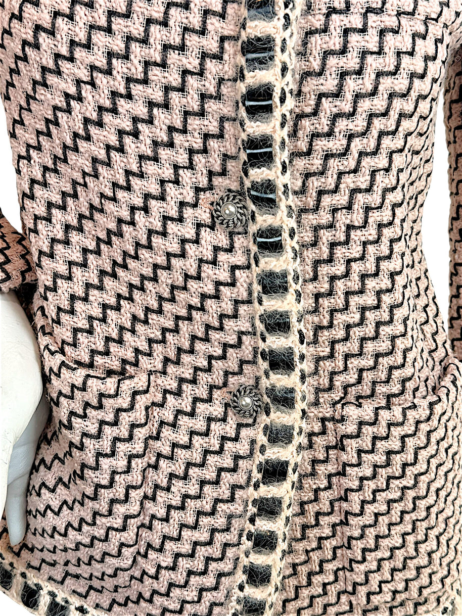 Close up Chanel Pre-Fall 2016 jacket Look 36 textured tweed front placket with boucle trim and button detail