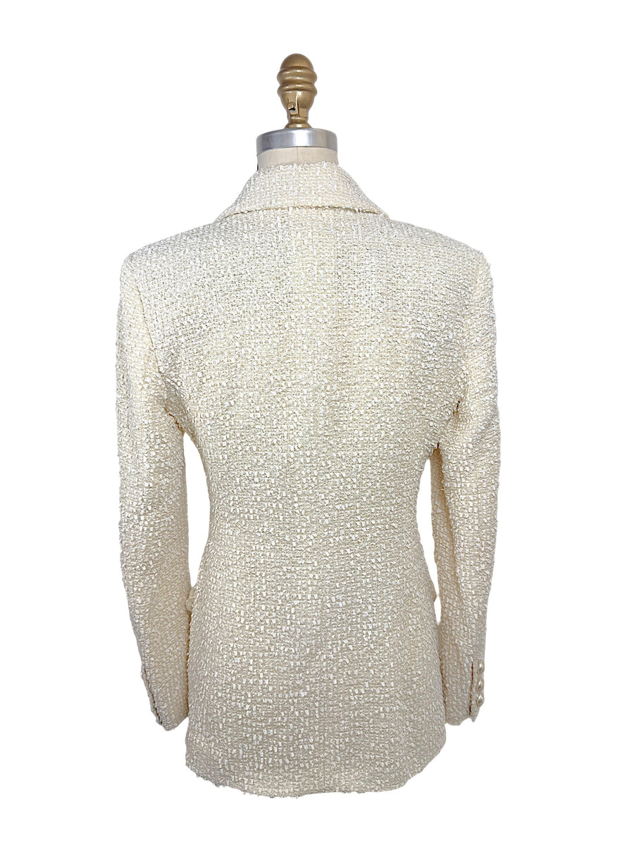 Rear view of the Chanel Cruise 2019 Runway Look 26 ivory fantasy tweed jacket showing clean tailoring, structured shoulders, and refined silhouette.