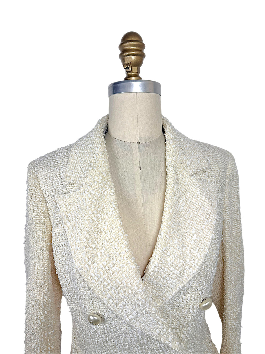 Close-up front view highlighting the oversized shawl collar, ivory fantasy tweed, and tailored silhouette of the Chanel Cruise 2019 Runway Look 26 jacket.