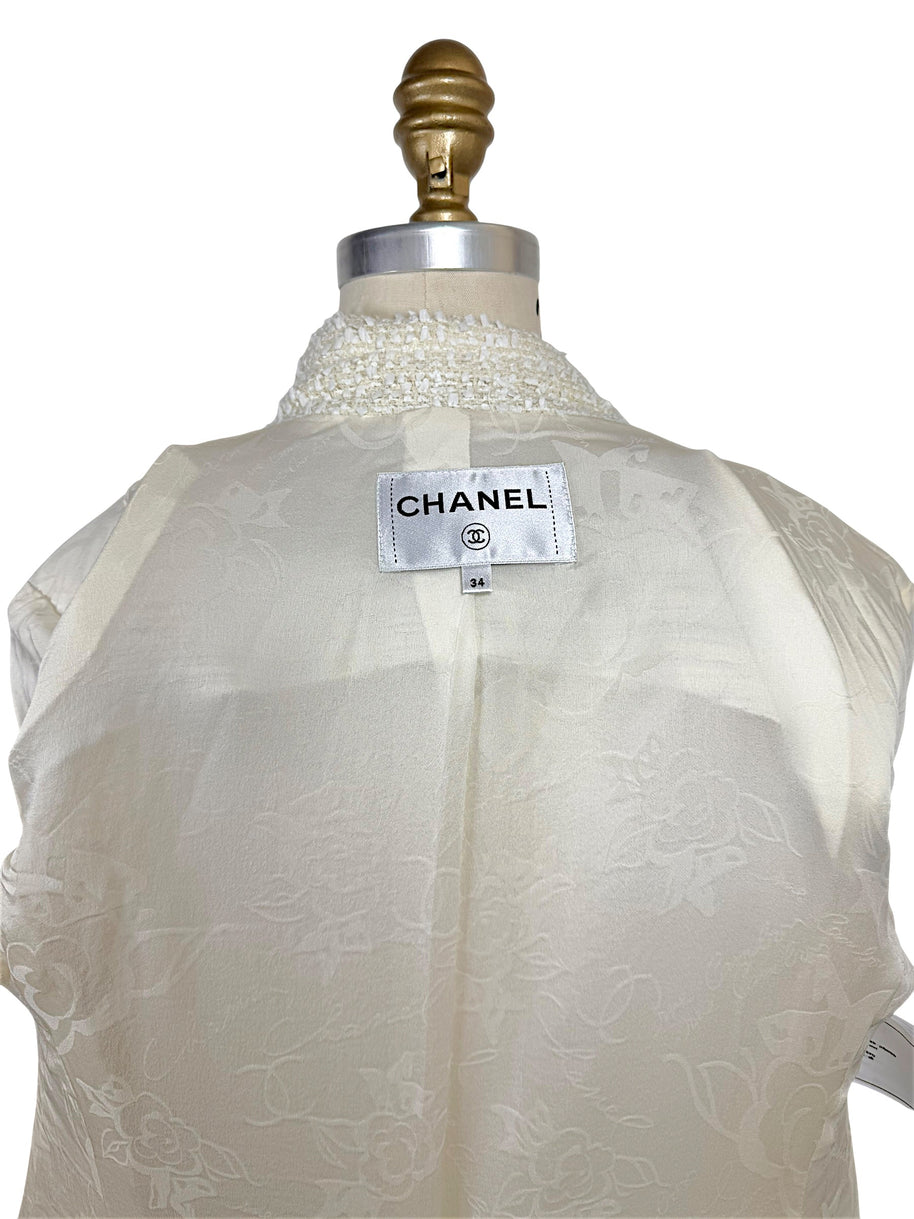 Authentic Chanel interior label identifying the Cruise 2019 runway jacket in French size 34 with signature woven branding.
