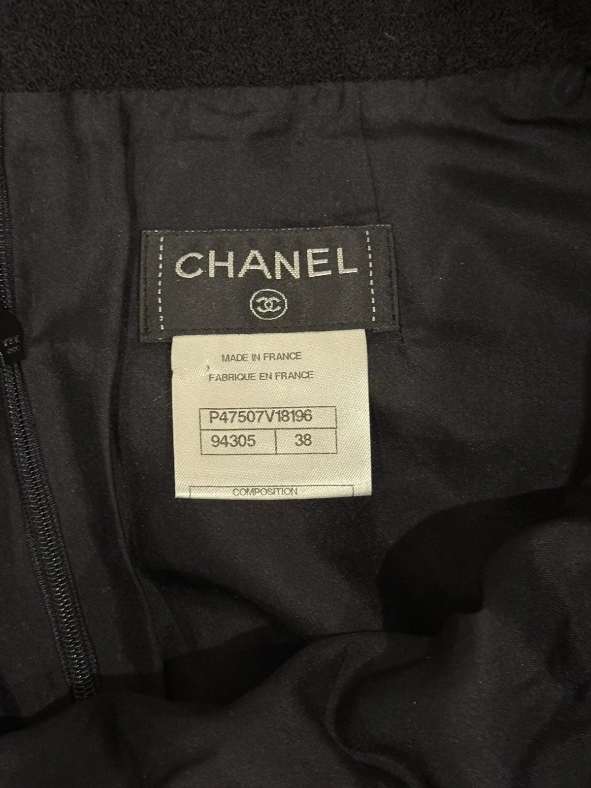 Chanel Fall Winter 2007-2008 black skirt interior Chanel label