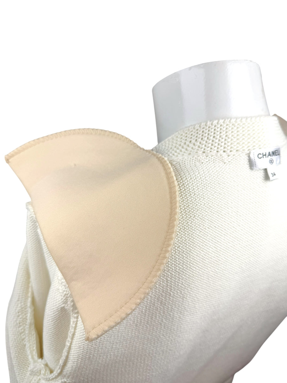 Chanel ivory cropped knit cardigan jacket neckline and interior detail