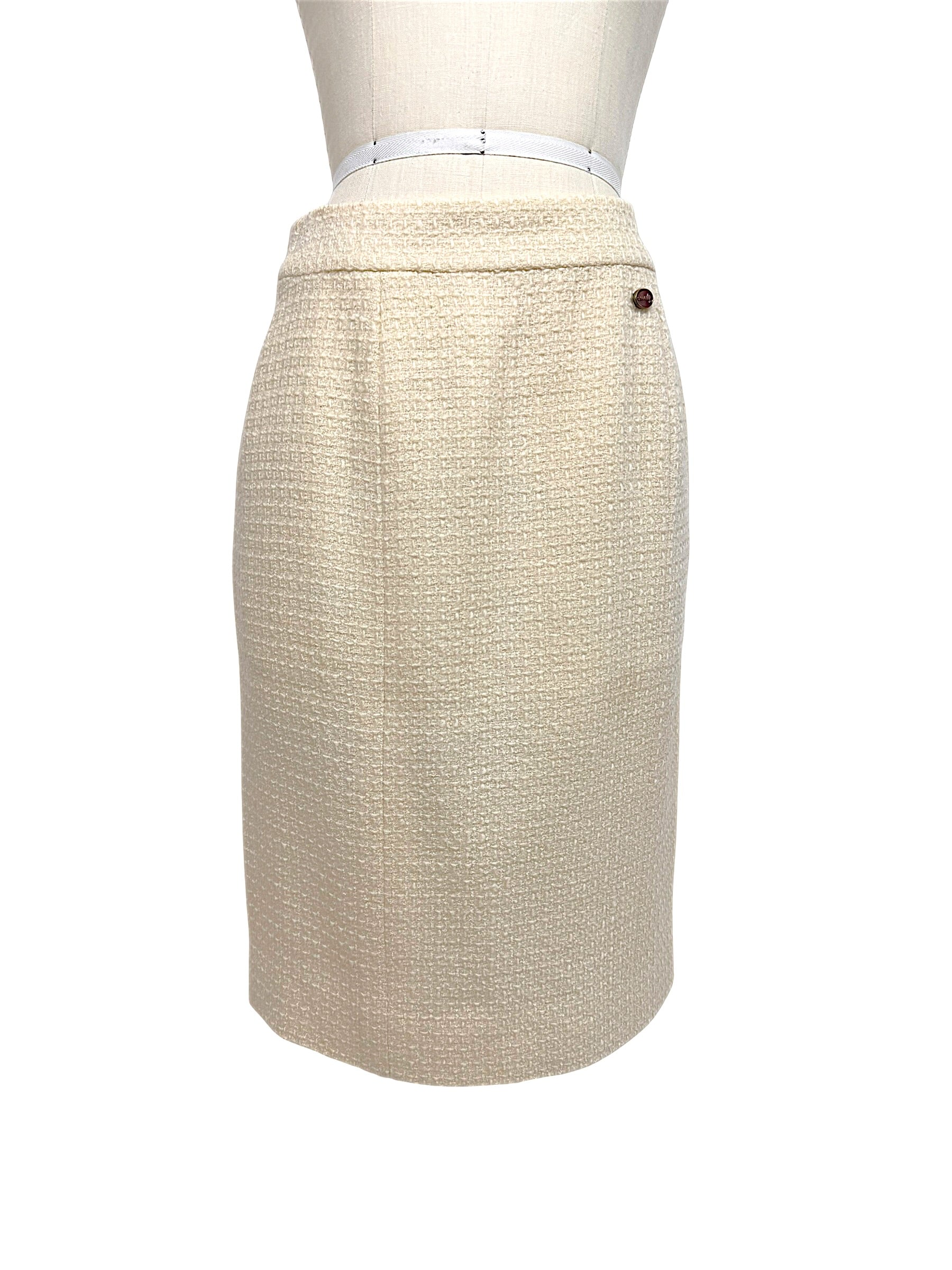 Front view of Chanel Pre-Fall 2010 ivory bouclé pencil skirt with clean tailored silhouette from the documented runway ensemble.