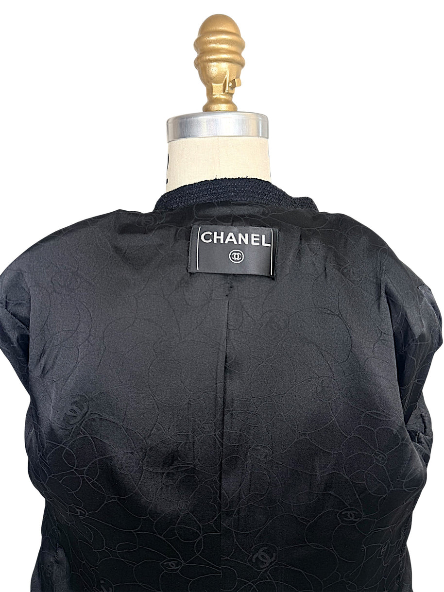 Authentic Chanel neck label inside Spring Summer 2005 runway cropped bouclé tuxedo jacket.