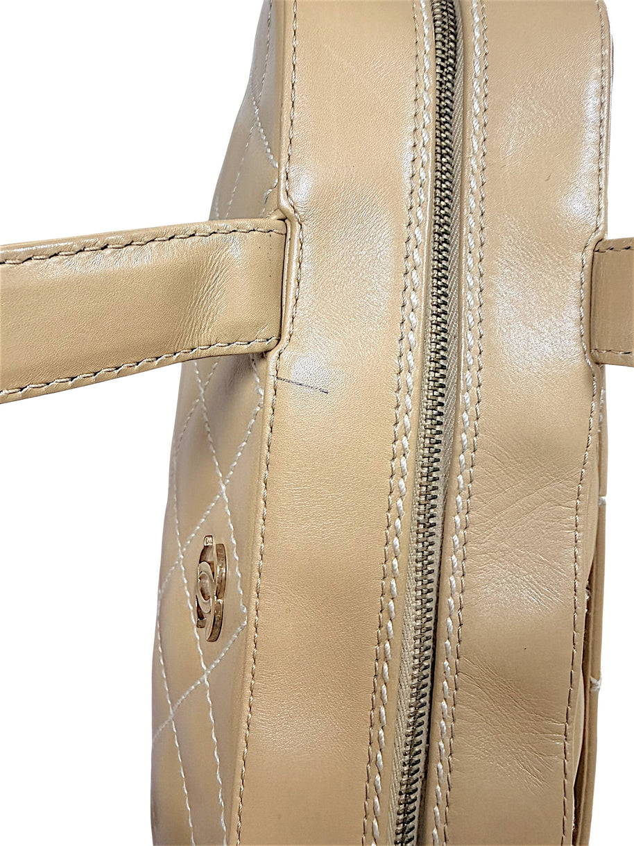 Close-up top handle detail of Chanel vintage beige lambskin Surpique Bowler bag.