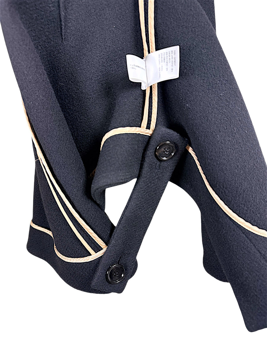 Interior button fastening and beige grosgrain finishing on Chloé Fall 2013 black wool cape jacket