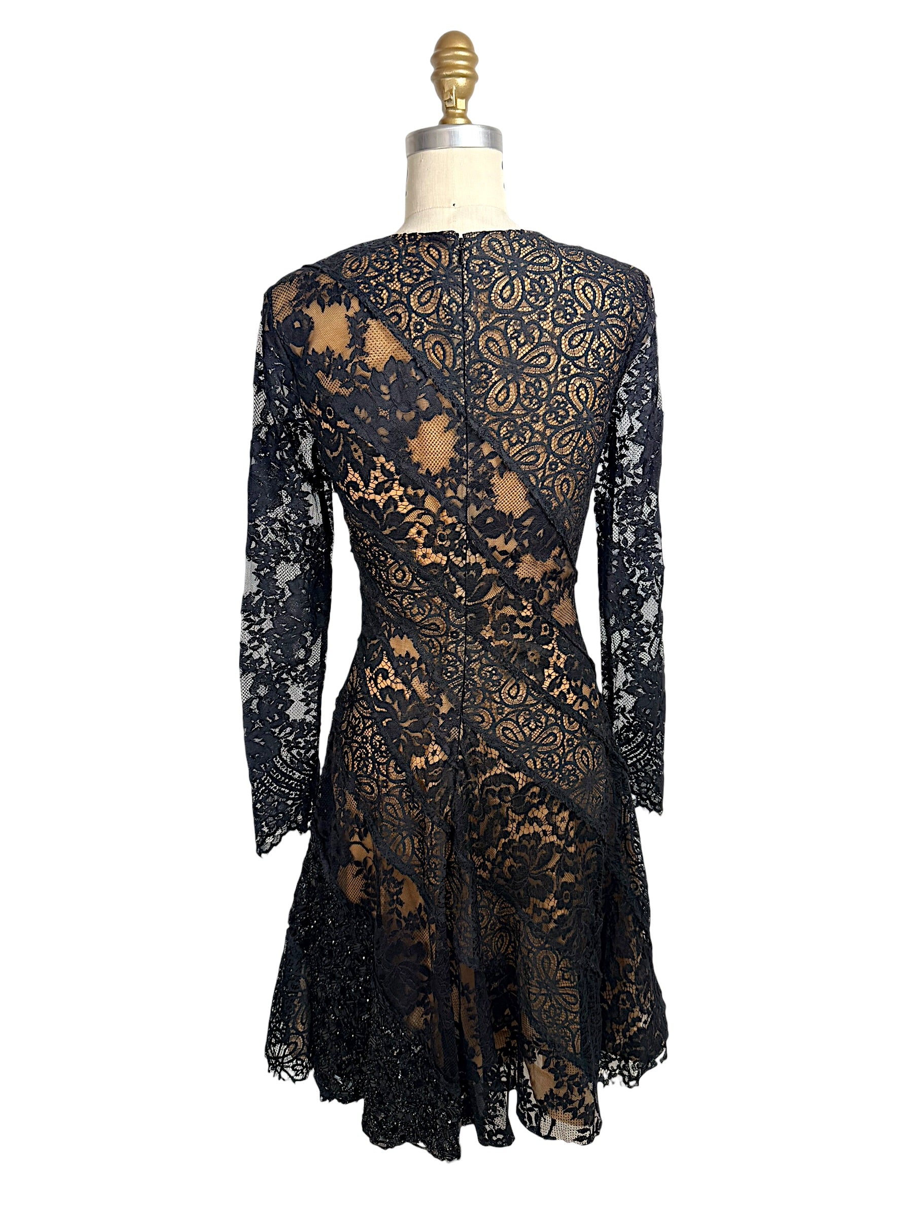 Oscar de la Renta lace dress back view zip closure