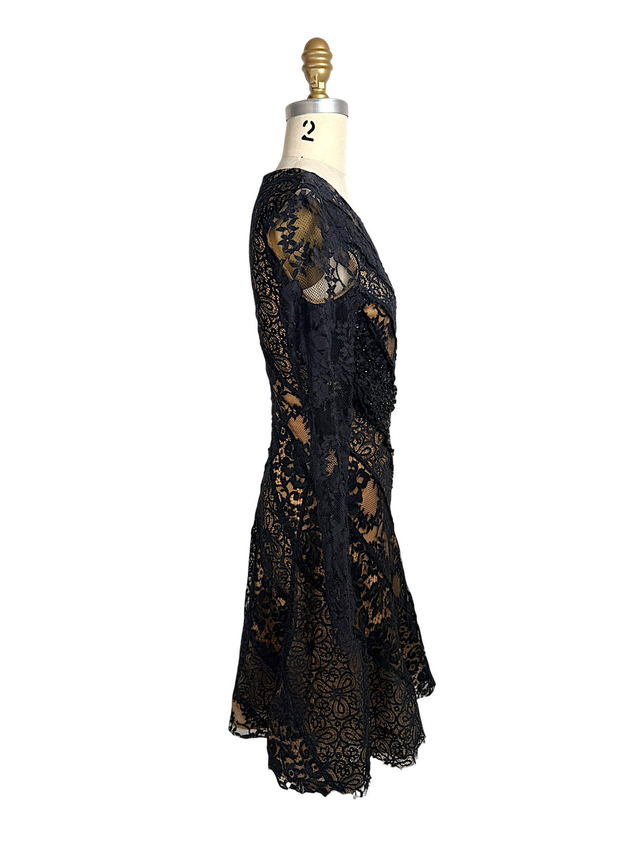 Oscar de la Renta lace dress side profile silhouette