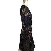 Oscar de la Renta lace dress side profile silhouette