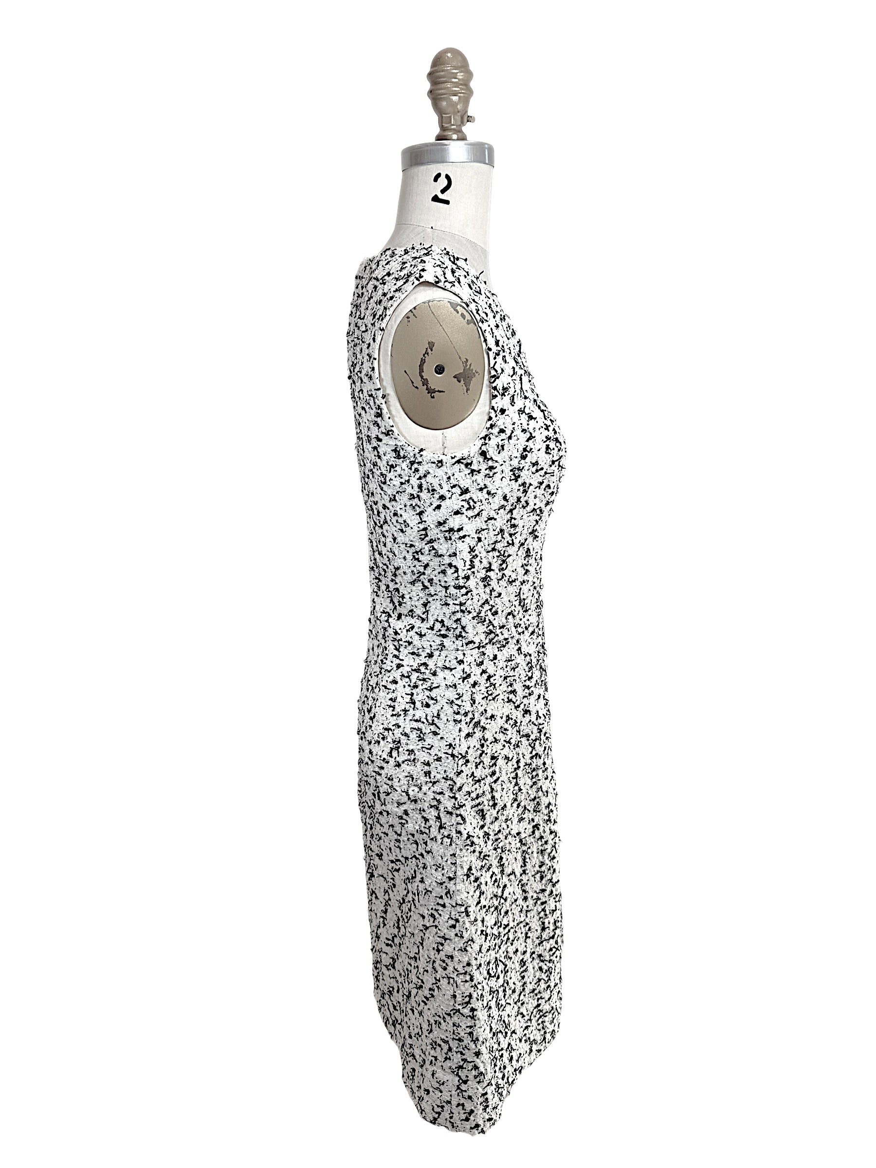 Oscar de la Renta tweed dress side profile Spring 2015 sleeveless fitted silhouette