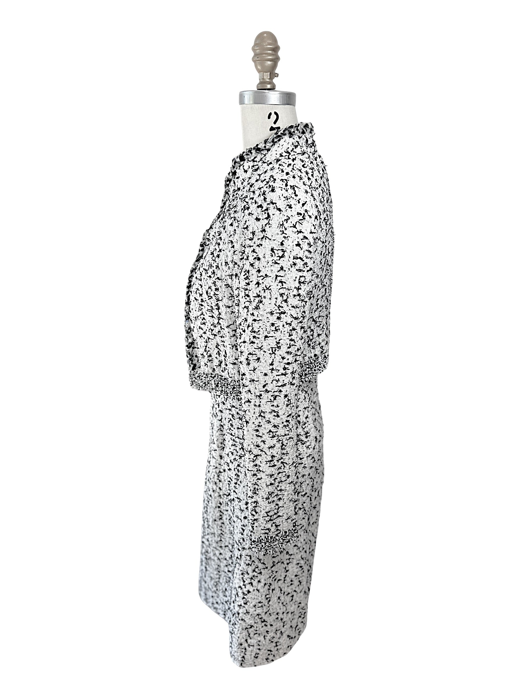 Oscar de la Renta tweed jacket side angle Spring 2015 runway black white structured fit