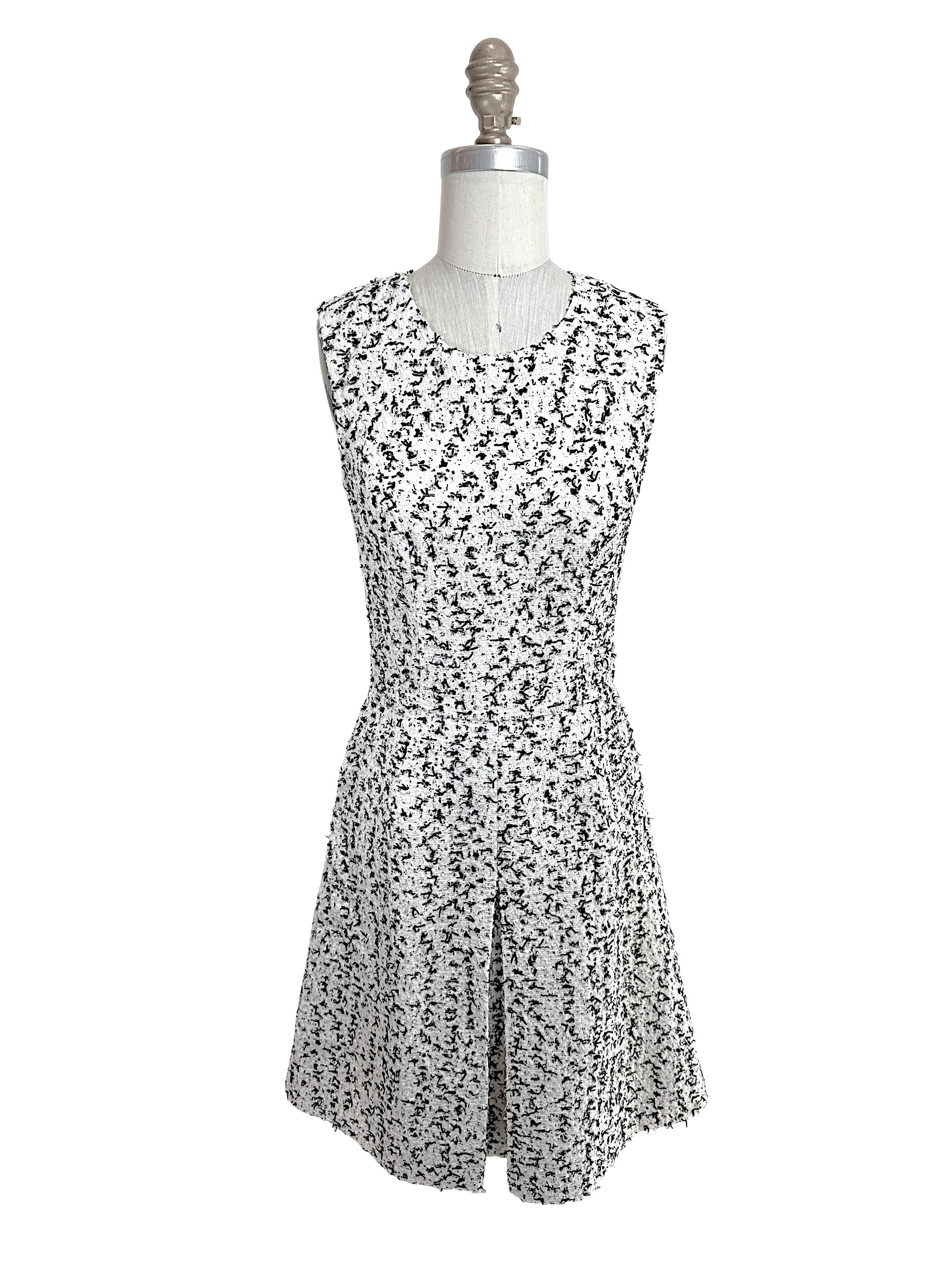 Oscar de la Renta Spring 2015 runway tweed dress front view sleeveless black white