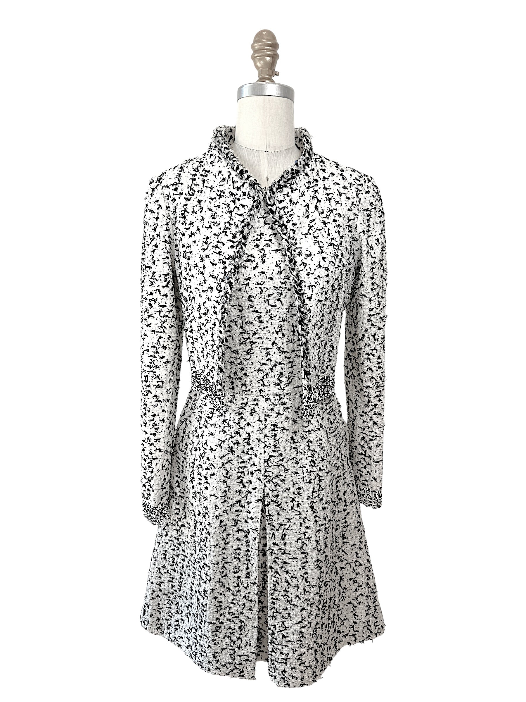 Oscar de la Renta Spring 2015 runway tweed jacket Look 19 front view black and white textured fringe trim