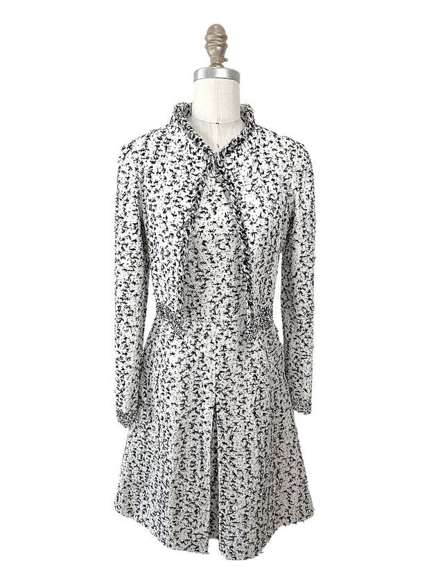 Oscar de la Renta Spring 2015 runway tweed jacket Look 19 front view black and white textured fringe trim