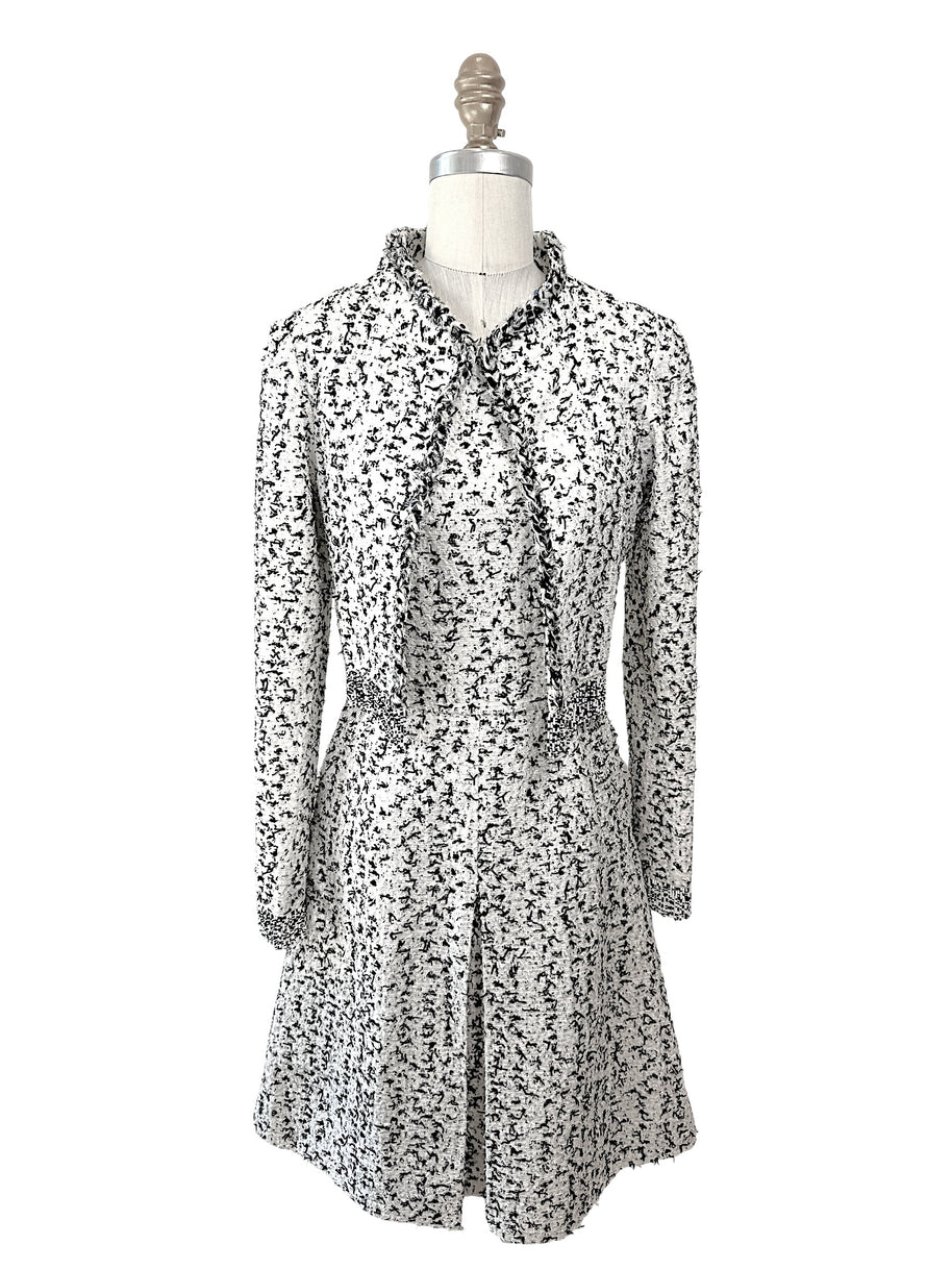 Oscar de la Renta Spring 2015 runway tweed jacket Look 19 front view black and white textured fringe trim