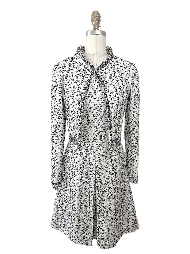Oscar de la Renta Spring 2015 runway tweed jacket Look 19 front view black and white textured fringe trim