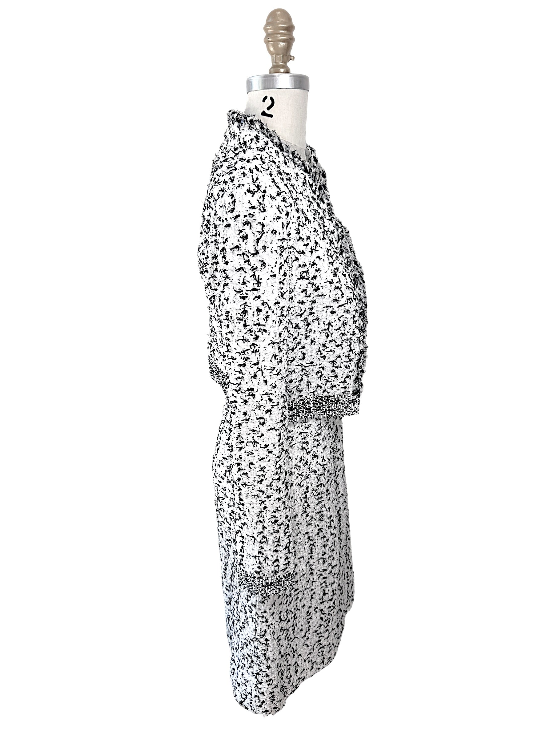 Oscar de la Renta Spring 2015 tweed jacket side view structured silhouette black and white