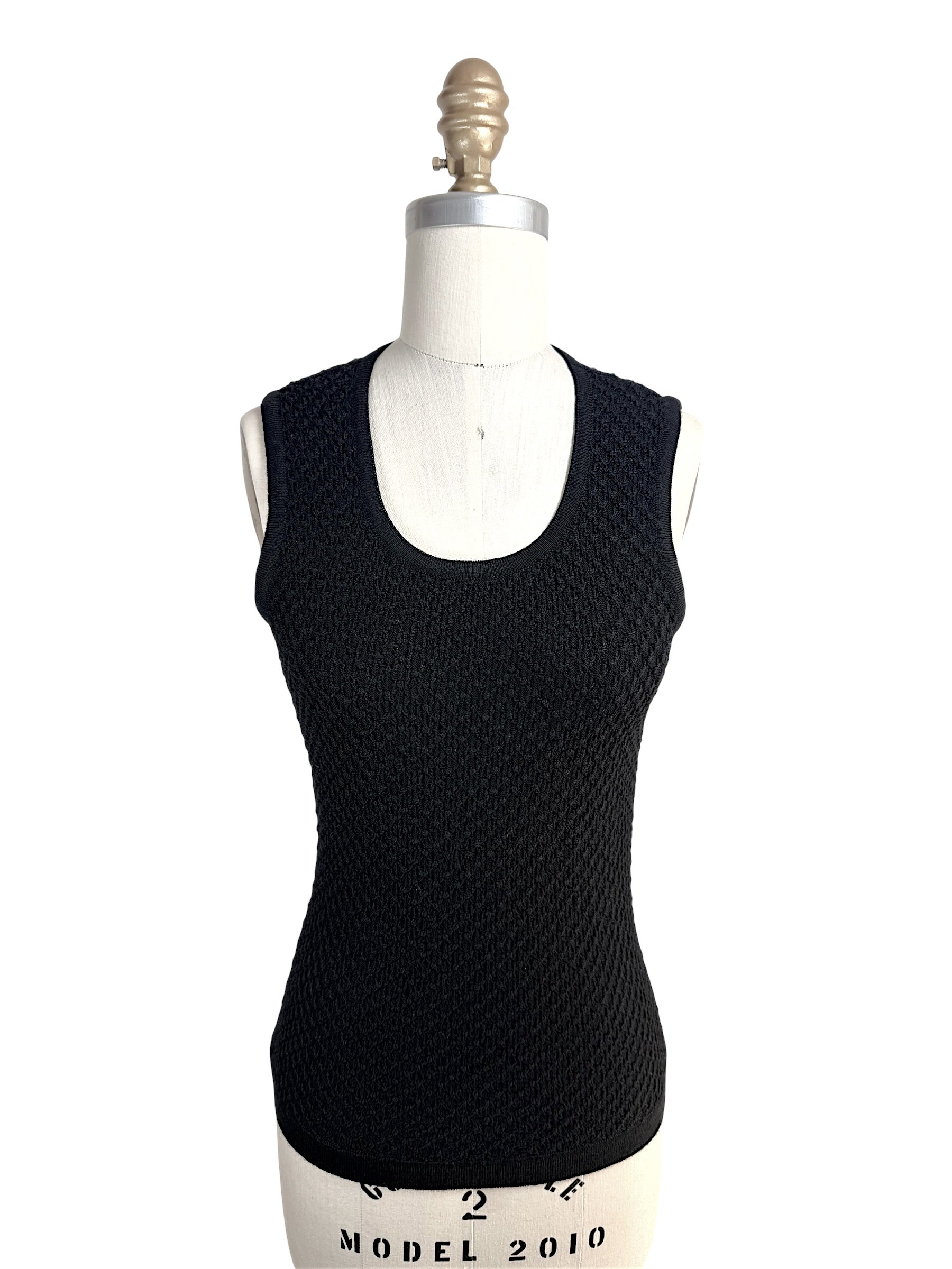 Front view of Oscar de la Renta black textured wool knit sleeveless shell top on mannequin