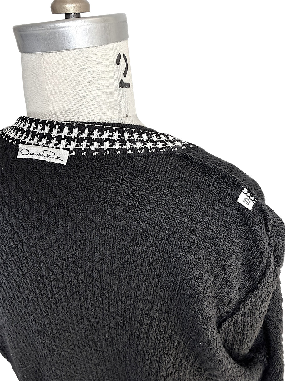 Close-up detail of Oscar de la Renta textured wool knit cardigan shoulder and contrast houndstooth trim