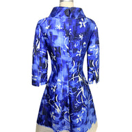 Rear view of the Oscar de la Renta Pre-Fall 2014 dress featuring a concealed zipper closure, sculptural collar, fitted seams, and painterly blue print.