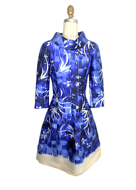 Oscar de la Renta Pre-Fall 2014 blue abstract print dress featuring a sculptural portrait collar, three-quarter sleeves, fitted bodice, front pockets, and softly flared skirt, front view.