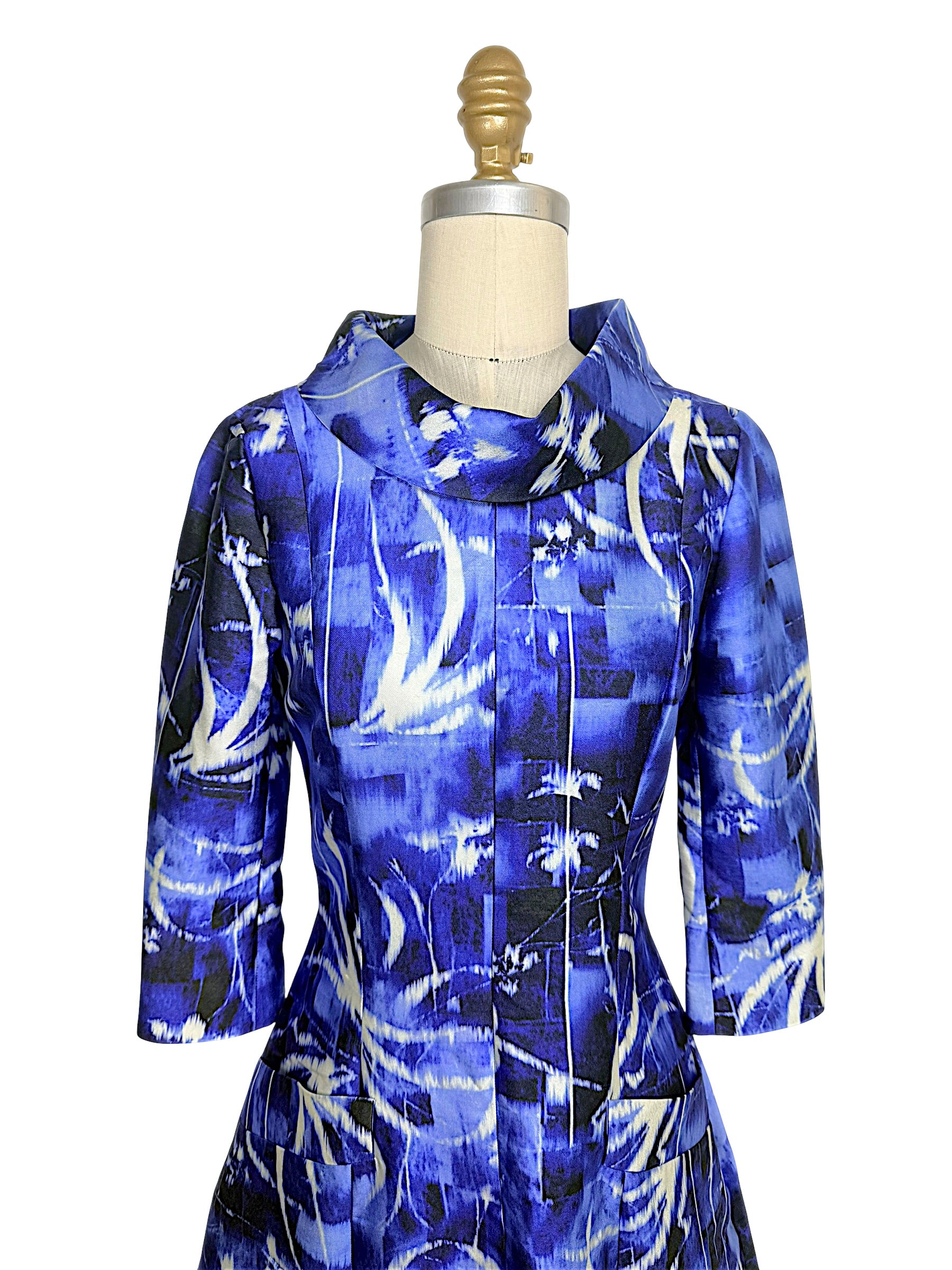 Close-up of the Oscar de la Renta Pre-Fall 2014 dress showcasing the sculptural portrait collar, architectural tailoring, and painterly blue abstract print.