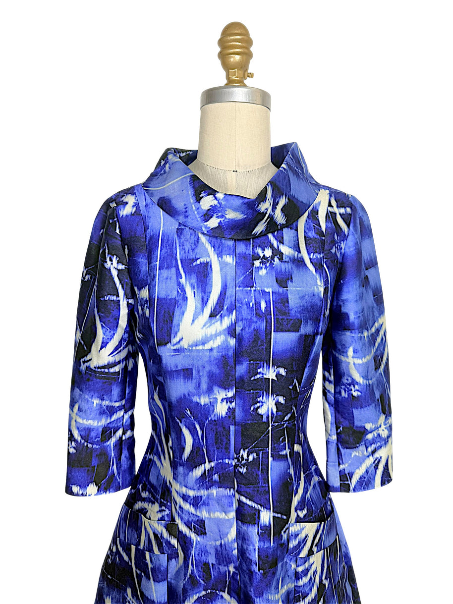 Close-up of the Oscar de la Renta Pre-Fall 2014 dress showcasing the sculptural portrait collar, architectural tailoring, and painterly blue abstract print.