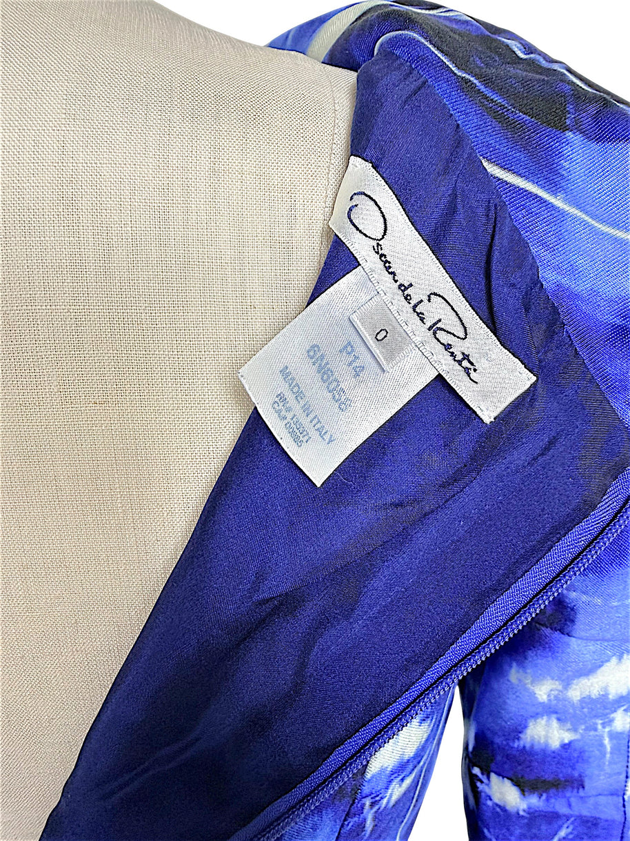 Oscar de la Renta designer label and size tag inside the Pre-Fall 2014 abstract blue dress, made in Italy, size 0.
