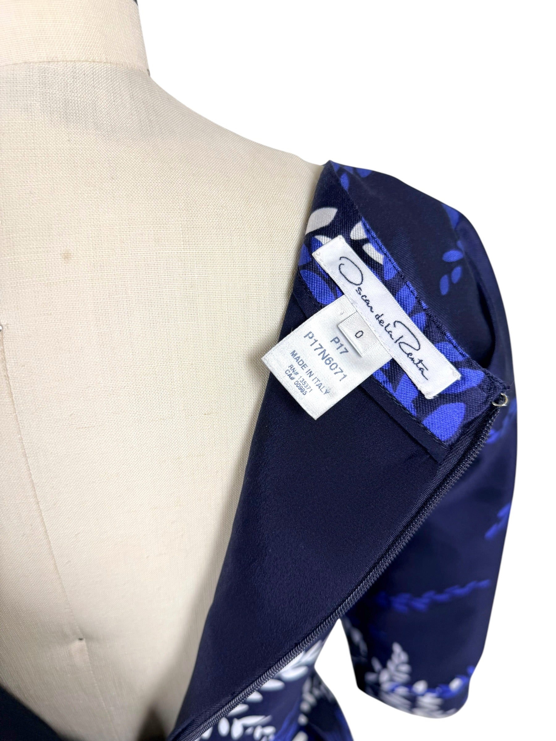 Oscar de la Renta Pre-Fall 2017 dress interior designer label and size tag detail made in Italy