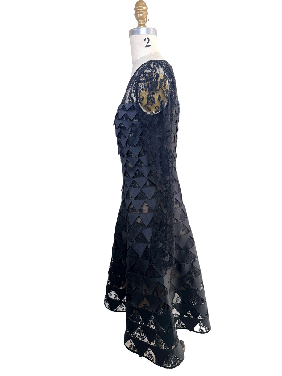 Right side profile of Oscar de la Renta Resort 2018 black lace geometric appliqué dress