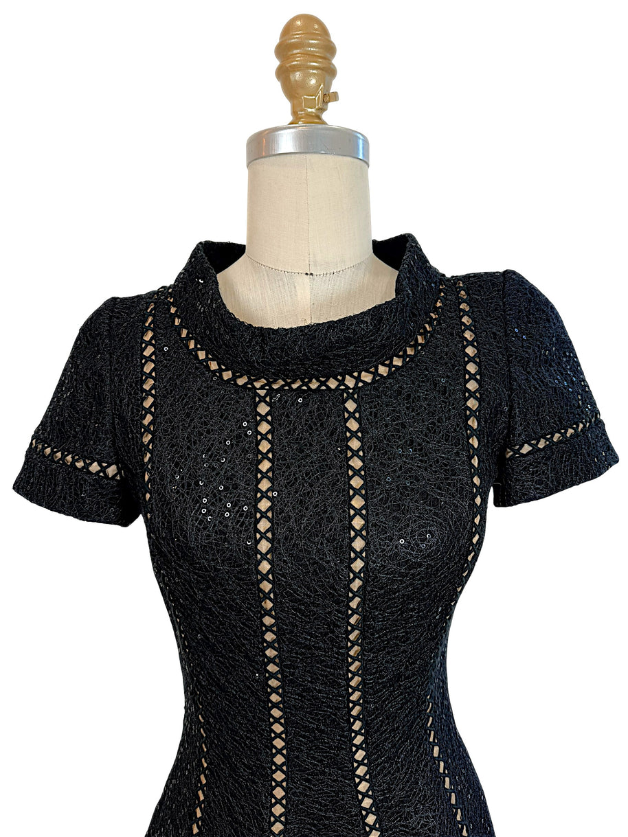 Oscar de la Renta Spring 2013 P13 black textured sequin dress bodice detail with lattice trim neckline and short sleeves
