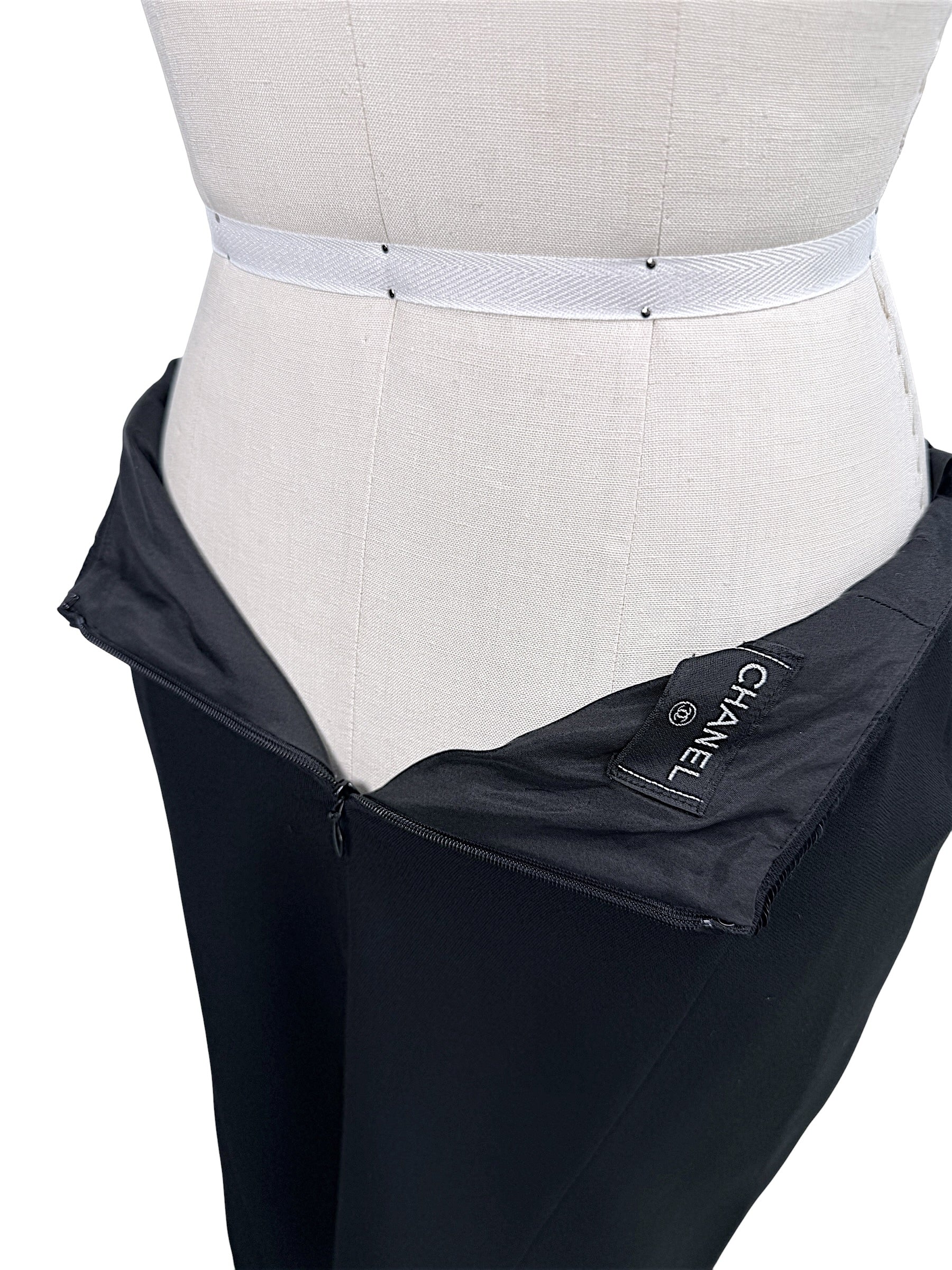 vintage-chanel-black-skirt-interior-label.jpg